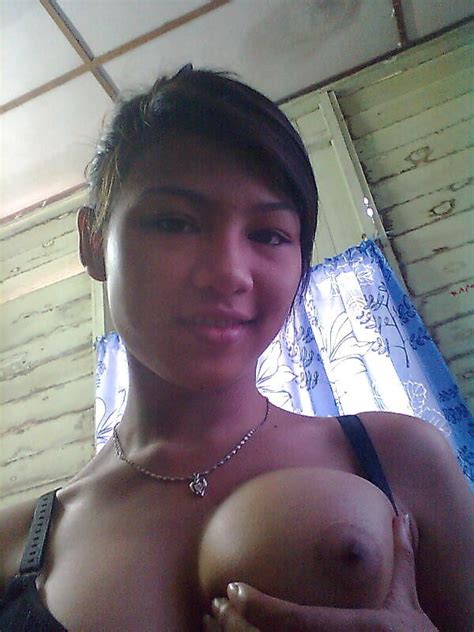 big tits malaysia babe shows her boobs photos leaked