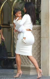 kim kardashian reveals 2 broke girls cameo daily mail online