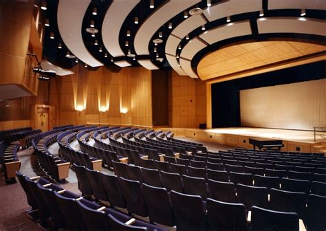 auditorium hasonlo csak vegig koerben auditorium design theatre