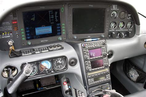 attachment browser cirrus sr  cockpit nwk avidyne displays single engine airplane
