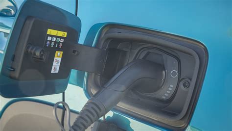 jeep renegade xe plug  hybrid range mpg  charging