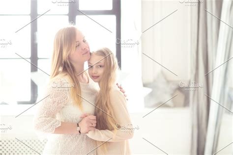 beautiful blond mom and daughter high quality people images