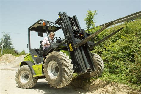 landwirtschaftliche maschinen und baumaschinen