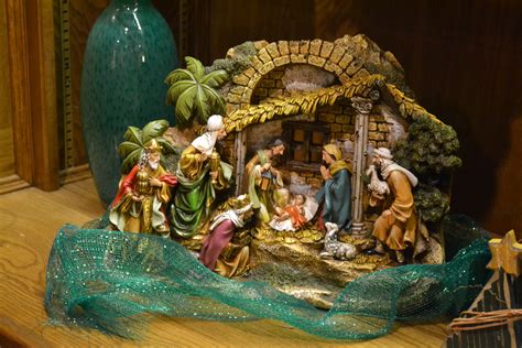 child  born nativity sets   good news