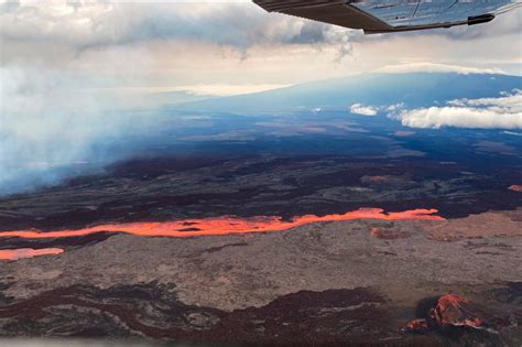 hawaiis mauna loa erupts    time   years latest news