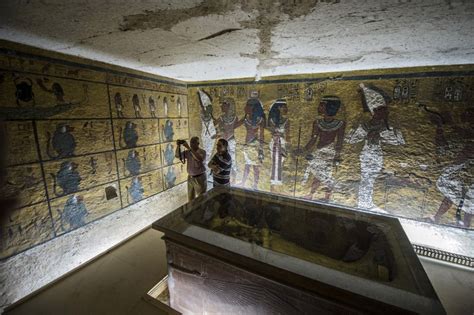 british archaeologist aims to pinpoint nefertiti s tomb