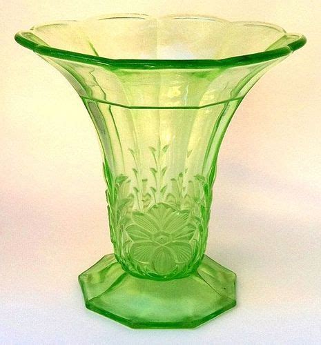 1930 S Art Deco Green Uranium Glass Vase Pressed Flower Pattern In