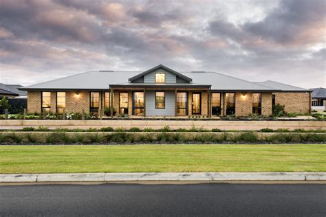 farmhouse design  features    wa country builders