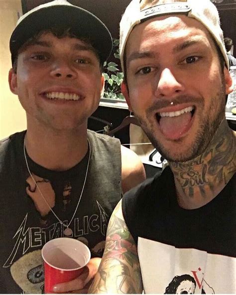 ashton con mike de pierce the veil pierce the veil mike fuentes new