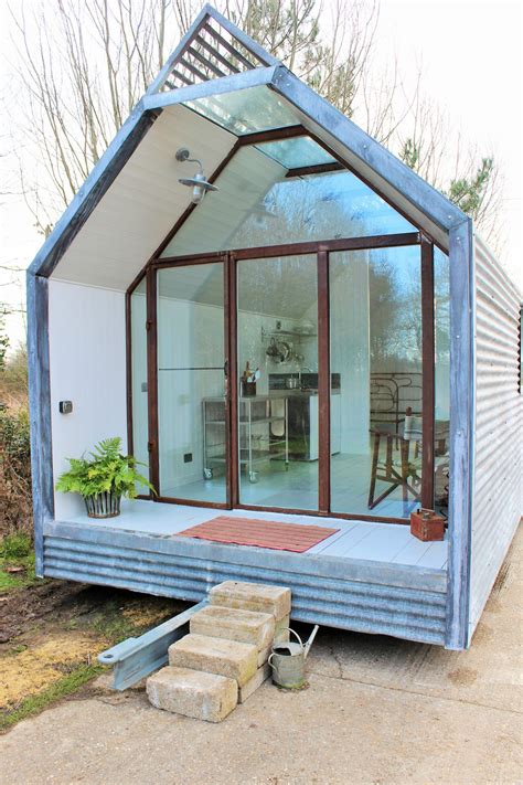 contemporary shepherds hut tiny house swoon