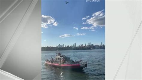 36 Year Old Man Dies After Chasing Volleyball Into East River Nbc New