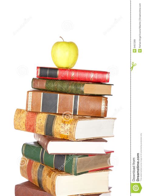 gele appel op stapel van boeken stock afbeelding image  faculteit opleiden
