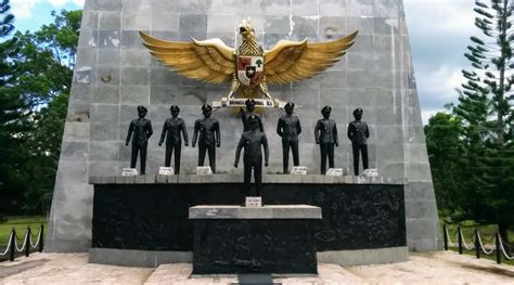 inilah kembaran monumen pahlawan revolusi batikimono