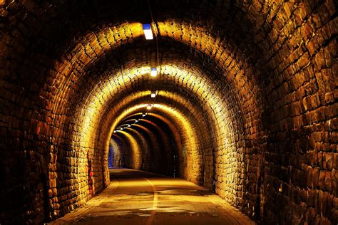 im tunnel foto bild architektur tunnel motive bilder auf