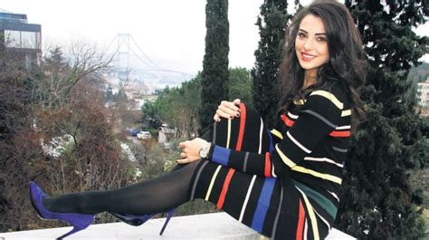 hd wallpapers of turkish actress tuvana turkay hottest