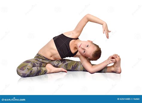 ragazza che fa yoga immagine stock immagine  idoneita