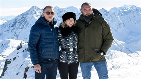 dave bautista wants daniel craig to return as james bond