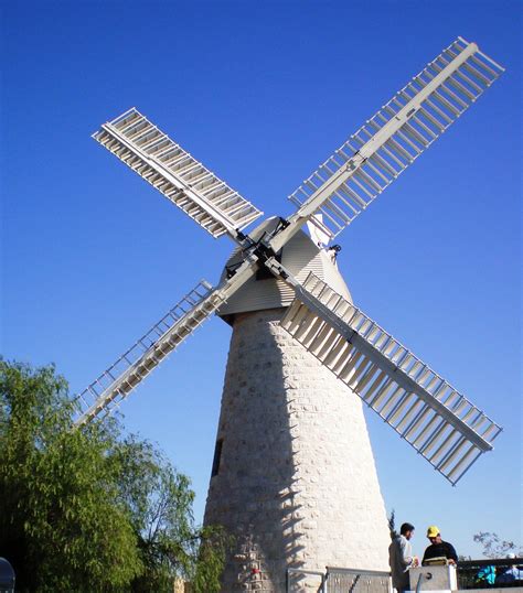 windmills  jerusalem helen cohn israeli  guide israeldaysoutcom