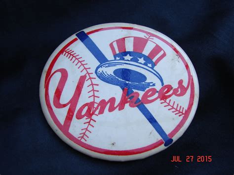 rare new york yankees pin back pin button bat behind