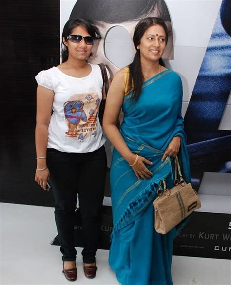 Latest Movies Gallery Aunty Lakshmi Ramakrishnan New Hot Pics
