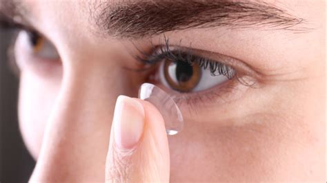 See This Doctors Find 27 Contact Lenses In Woman S Eye 6abc Philadelphia