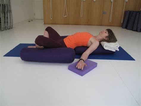 Easy Yoga Moves To Help You Sleep Healthista