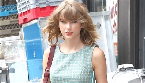 Taylor Swift Traipsing Around Nyc In A Mini Skirt