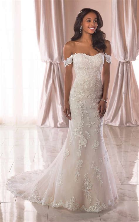 Romantic Lace Wedding Dress With Off The Shoulder Straps