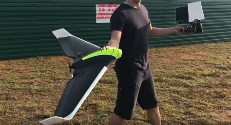 drone parrot disco pilotato  glte  una modifica da  euro quadricottero news