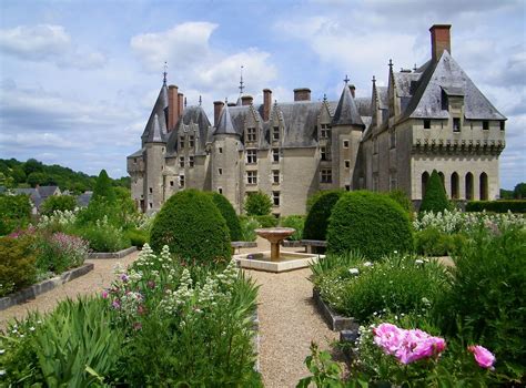 chateau de langeais france french castles castle   sky castle ruins  ch loire