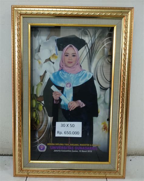 cetak foto kanvas  bingkai frame ukuran    internasional garment graduation photo