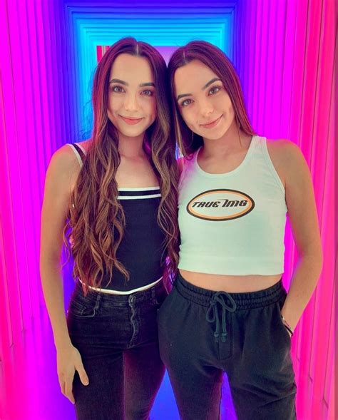 Pin By Makenna On Merrell Twins Merrell Twins Merrill Twins Famous