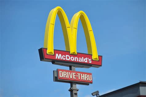 woman spews threats homophobic slurs  wrong mcdonalds order