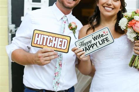pros and cons of having a photo booth at your wedding reception photo