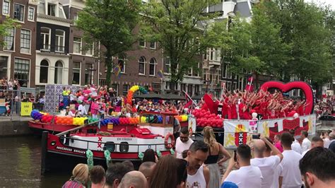 pride amsterdam canal parade prinsengracht op 3 augustus 2019 gay