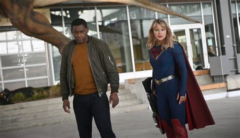 supergirl fall finale review q waves and pompeii 2 0