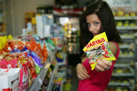 college girl shows goes around a grocery store in the nude on a dare