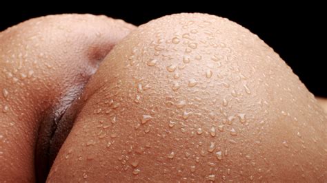 wet round apple butt covered in water droplets erotic body parts series hd wallpaper 1920x1080