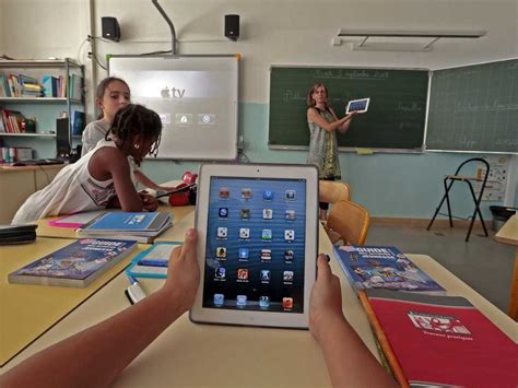 heres   controversial plan  give  ipad   los angeles public school student