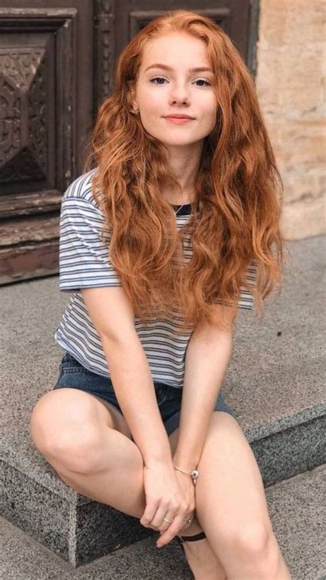Curly Redhead Girl Long Hair In 2020 Red Hair Model Red Hair Blue