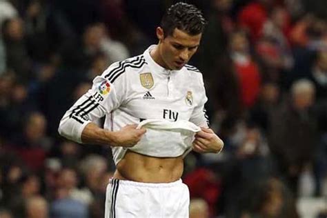 Cristiano Ronaldo Pemain Bola Berpenghasilan Paling Tinggi
