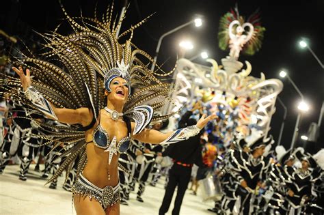el carnaval del pais confirma su pacto  el cielo junto  mas de  mil personas