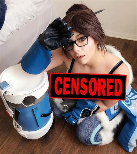 naked overwatch cosplay