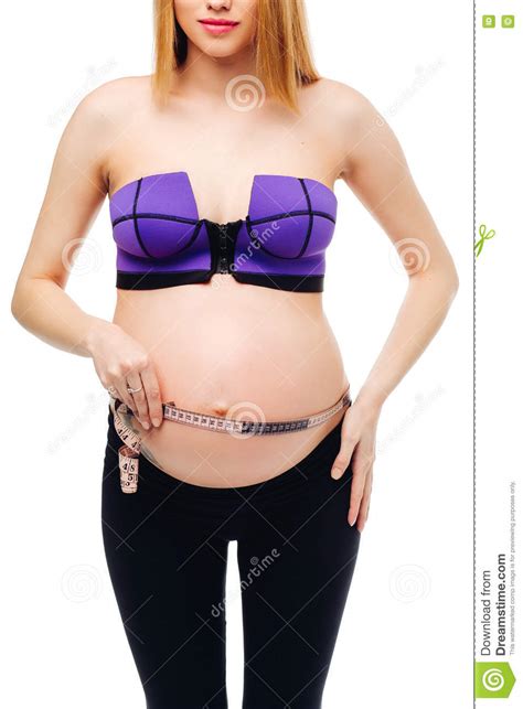 Zwangere Vrouw Die Haar Grote Zwangere Buik Met Het Meten