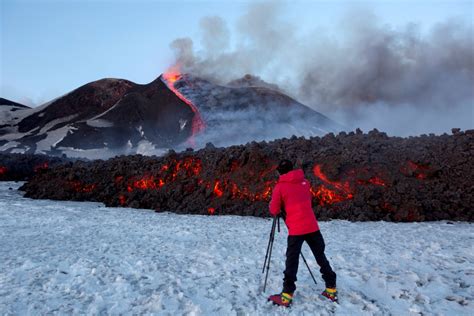 volcanic eruption  mount etna  italy injures  people including