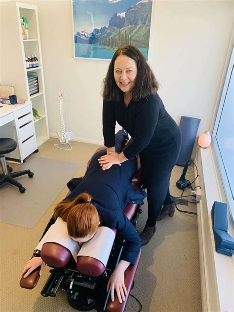 Female Chiropractor In Adelaide Sa Wellness Centre