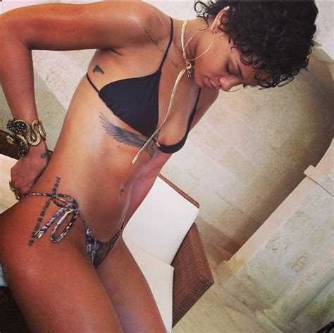 leaked rihanna the fappening continues naked body parts