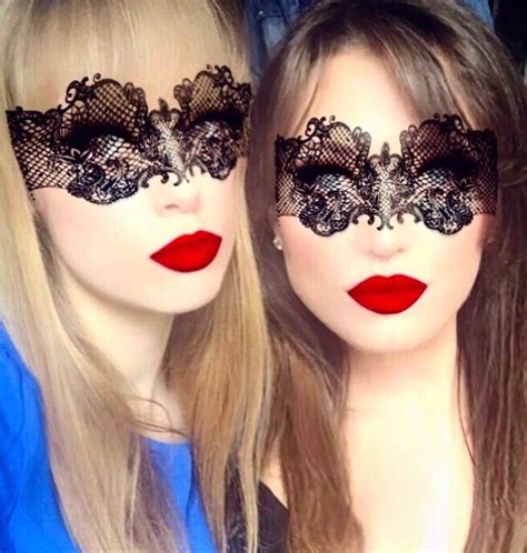 elsa esnoult on twitter snapchat et ses filtres 😂👌🏼 blonde and brunette 🎀👸🏼👸🏽 friends fun