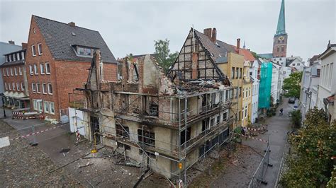 grossbrand  luebecker altstadt feuer zerstoert  jahre altes haus