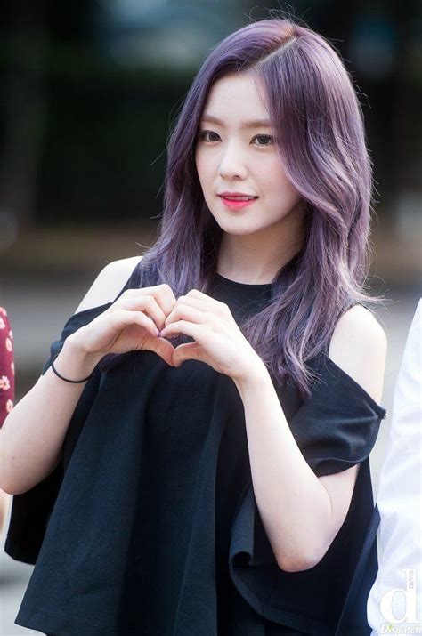 camera captures red velvet irene s two opposite appeals